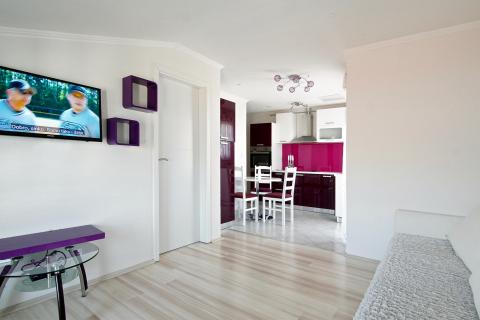 PAG, Grad Pag | Vila s 9 apartmana, parkingom i zemljištem, 2.red do mora