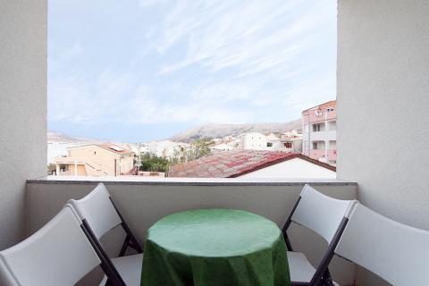 PAG, Grad Pag | Vila s 9 apartmana, parkingom i zemljištem, 2.red do mora