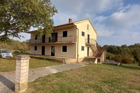 Istra,Juršići, kuća sa potencijalom za obnovu