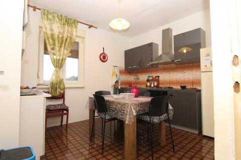 Pula, Kaštanjer – 120 m² Wohnung, Balkon, Ruhige Lage