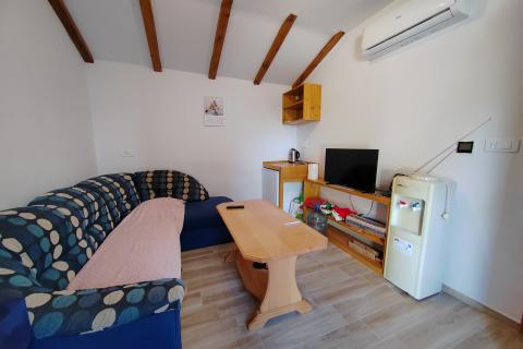 OTOK KRK,MALINSKA kamena kuća na prodaju 