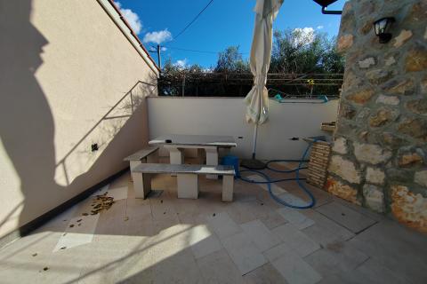 OTOK KRK,MALINSKA kamena kuća na prodaju 