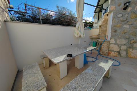 OTOK KRK,MALINSKA kamena kuća na prodaju 