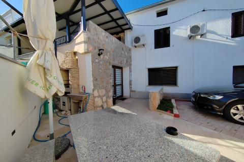 OTOK KRK,MALINSKA kamena kuća na prodaju 