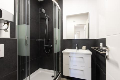 OTOK KRK,NJIVICE kuća sa pet apartmana i bazenom 