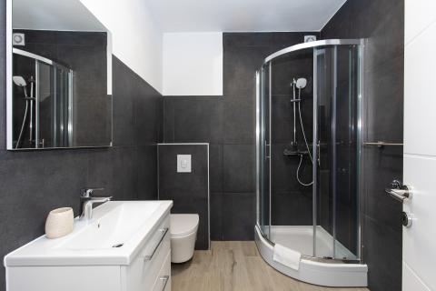 OTOK KRK,NJIVICE kuća sa pet apartmana i bazenom 