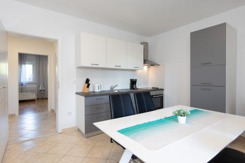 OTOK KRK,NJIVICE kuća sa pet apartmana i bazenom 