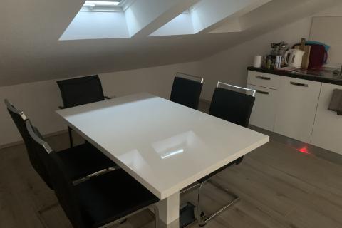 OTOK KRK,NJIVICE kuća sa pet apartmana i bazenom 