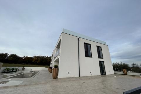 Poreč, moderna vila sa bazenom 2 km od Poreča