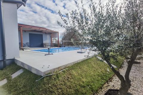 Istra, Barban -okolica, prizemnica s bazenom