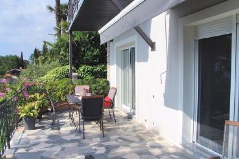 OPATIJA - stan u visokom prizemlju s velikom terasom