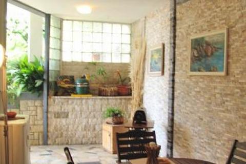 OPATIJA - stan u visokom prizemlju s velikom terasom