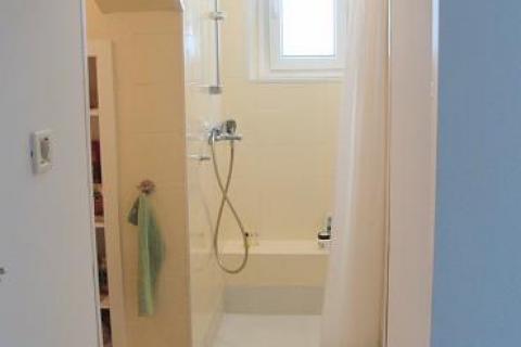 OPATIJA - stan u visokom prizemlju s velikom terasom