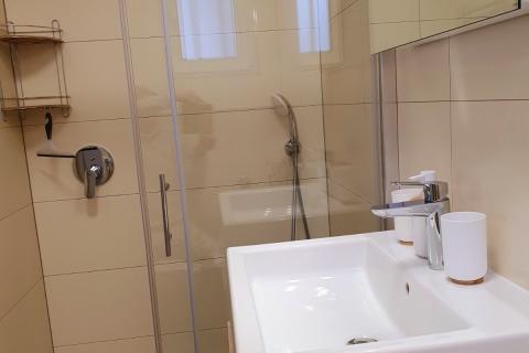 OPATIJA - stan u visokom prizemlju s velikom terasom