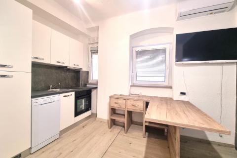 OPATIJA-  2 adatpirana stana, 100 m od mora