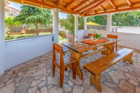 Дом Padulj, Pula, 400m2