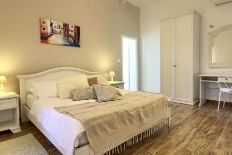 Istra, Svetvinčenat, prostrana villa sa bazenom u oazi mira