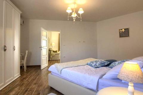 Istra, Svetvinčenat, prostrana villa sa bazenom u oazi mira