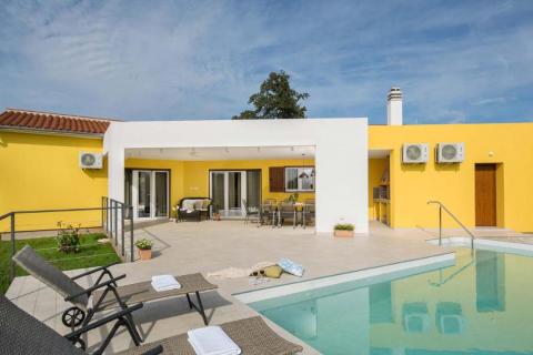 Istra, Svetvinčenat, prostrana villa sa bazenom u oazi mira