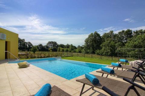 Istra, Svetvinčenat, prostrana villa sa bazenom u oazi mira