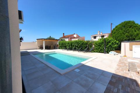 Дом Štinjan, Pula, 270m2