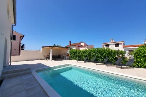 Дом Štinjan, Pula, 270m2