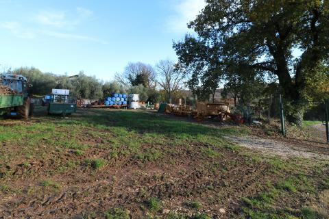 POREČ-građevinska parcela na rubu građevinske zone