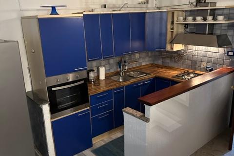 Istra,Kaštel-Buje,šarmantna kamena kuća u velikoj zelenoj oazi