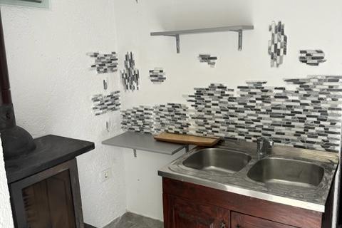 Istra,Kaštel-Buje,šarmantna kamena kuća u velikoj zelenoj oazi