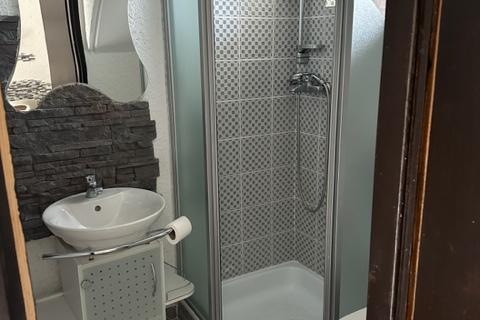 Istra,Kaštel-Buje,šarmantna kamena kuća u velikoj zelenoj oazi