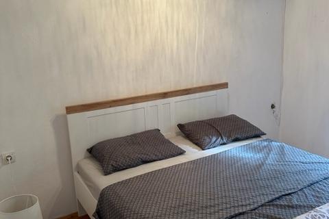 Istra,Kaštel-Buje,šarmantna kamena kuća u velikoj zelenoj oazi