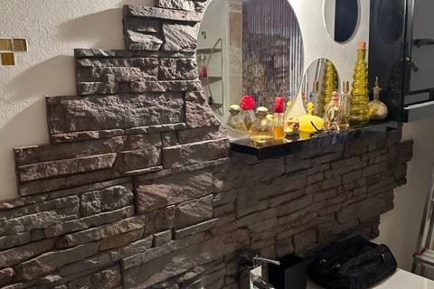 Istra,Kaštel-Buje,šarmantna kamena kuća u velikoj zelenoj oazi