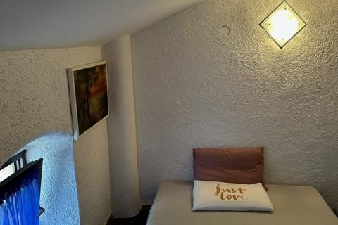 Istra,Kaštel-Buje,šarmantna kamena kuća u velikoj zelenoj oazi