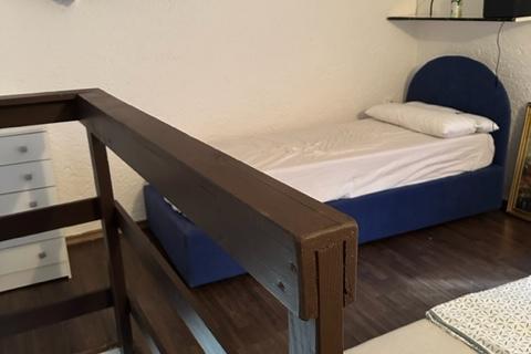 Istra,Kaštel-Buje,šarmantna kamena kuća u velikoj zelenoj oazi