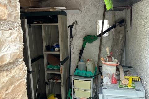 Istra,Kaštel-Buje,šarmantna kamena kuća u velikoj zelenoj oazi