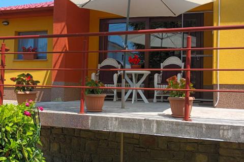 RIJEKA,VIŠKOVO- stan 55 m2 s terasom i parkingom, 500 m od centra