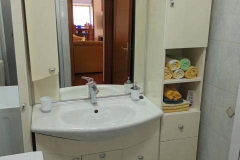 RIJEKA,VIŠKOVO- stan 55 m2 s terasom i parkingom, 500 m od centra