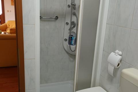 RIJEKA,VIŠKOVO- stan 55 m2 s terasom i parkingom, 500 m od centra