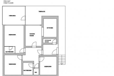 KRALJEVICA-kuća sa dva stana i bazenom