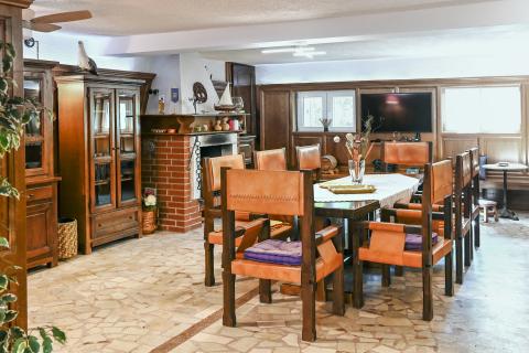 KRALJEVICA-kuća sa dva stana i bazenom