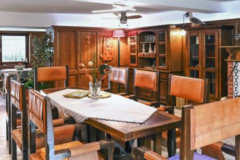 KRALJEVICA-kuća sa dva stana i bazenom