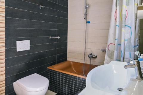 KRALJEVICA-kuća sa dva stana i bazenom