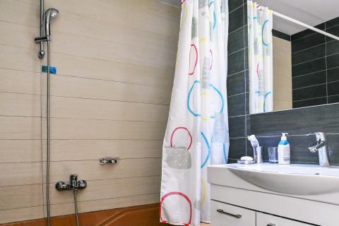 KRALJEVICA-kuća sa dva stana i bazenom