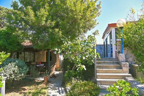 KRALJEVICA-kuća sa dva stana i bazenom