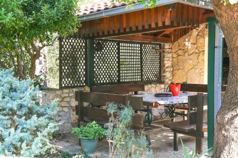 KRALJEVICA-kuća sa dva stana i bazenom