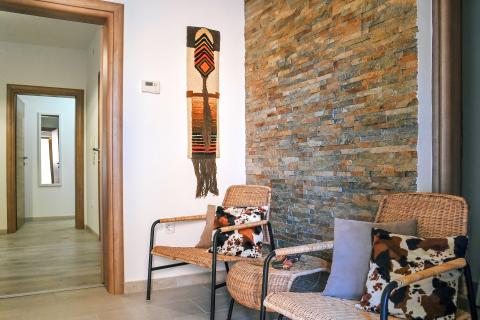 KRALJEVICA-kuća sa dva stana i bazenom