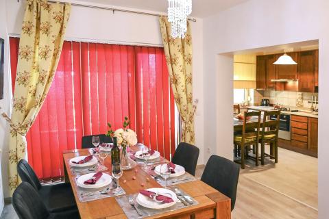 KRALJEVICA-kuća sa dva stana i bazenom