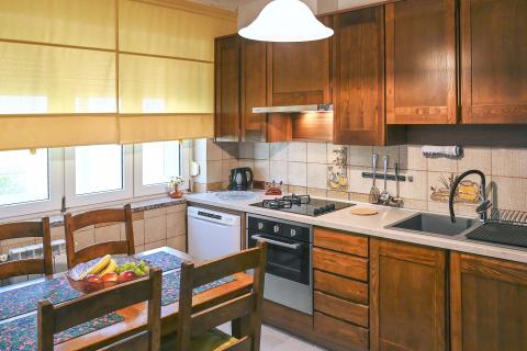 KRALJEVICA-kuća sa dva stana i bazenom