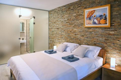 KRALJEVICA-kuća sa dva stana i bazenom