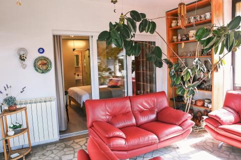 KRALJEVICA-kuća sa dva stana i bazenom